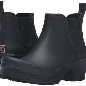 Dansko Rosa Chelsea Rain Boot Size 39